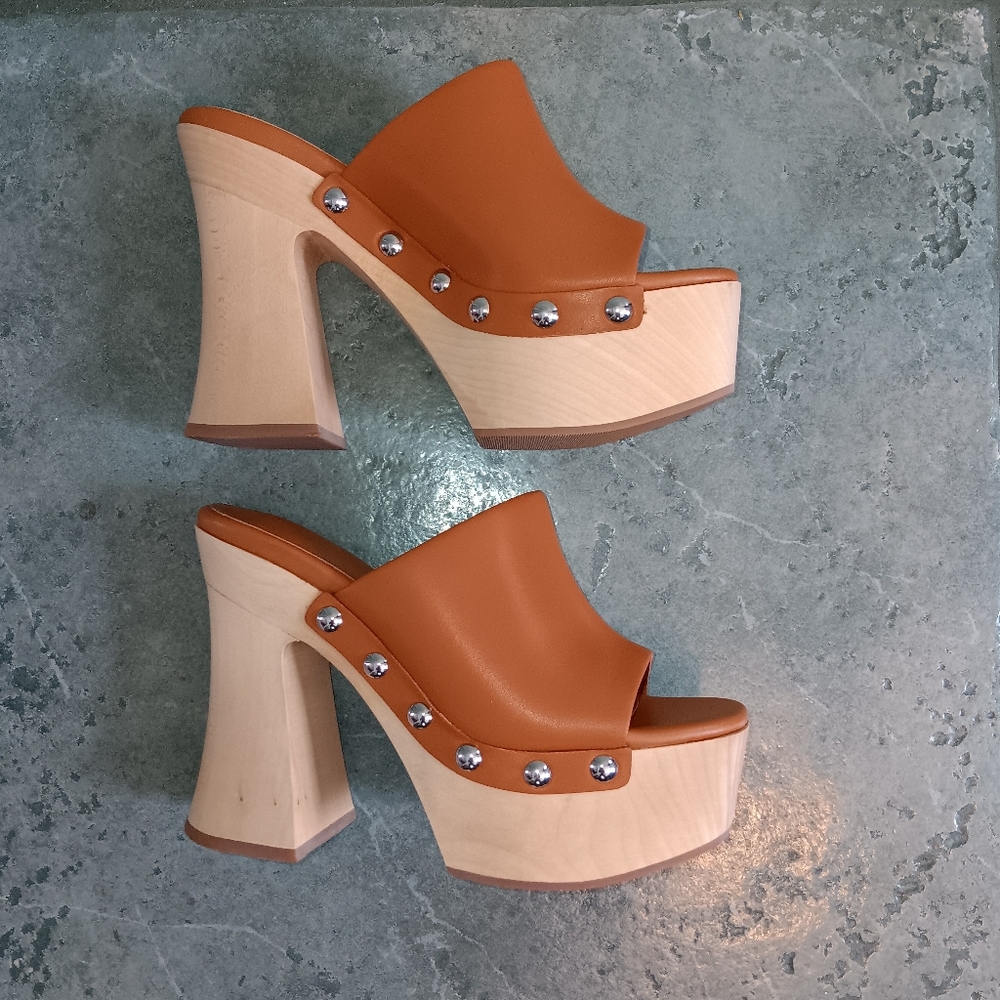 Charles & Keith Cognac 70's Style Leather Platform Open Toe Clogs Size 38/8 NEW